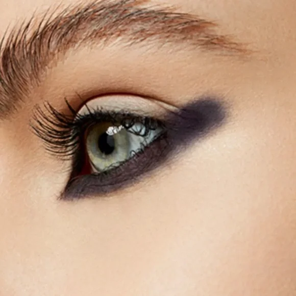 MAC ITS VINTAGE Powder Kiss Soft Matte Eye Shadow - Picture 2 of 6